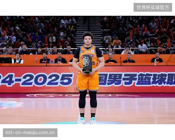 上海队小外援洛夫顿总决赛G4仓促复出，其状态不佳导致球队失误率远高于系列赛平均水平。